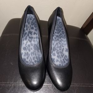 Vionic Mabrey Pump In Black Leather NEW Sz 11